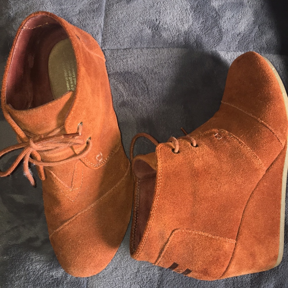Toms wedges